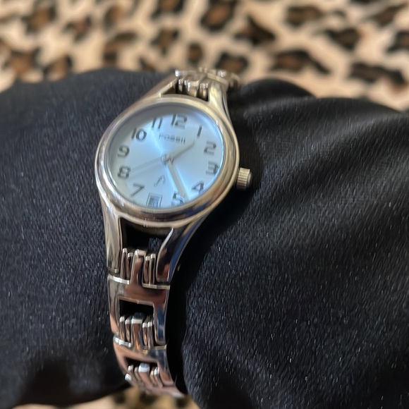 FOSSIL F2 Women’s Watch Analog Quartz Battery Stainless Steel Blue Link Band ⌚️ - Picture 12 of 17